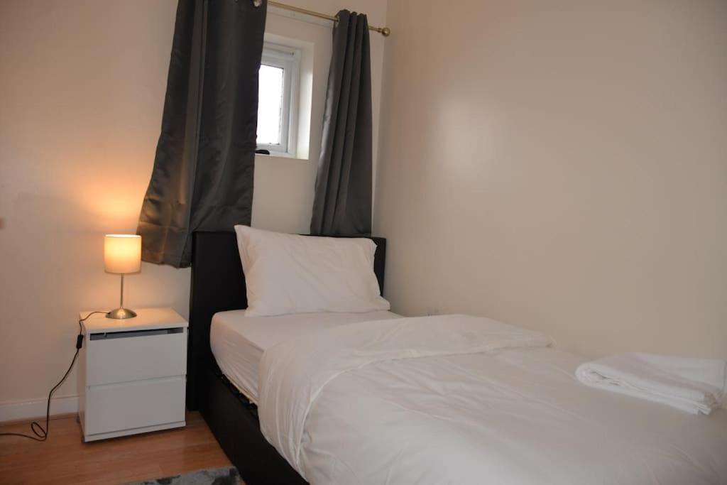 London 4 Bedroom House 외부 사진