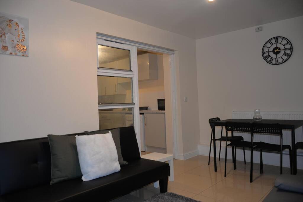 London 4 Bedroom House 외부 사진