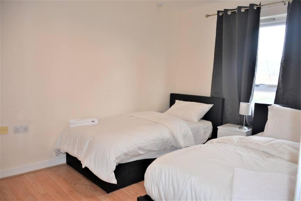 London 4 Bedroom House 외부 사진